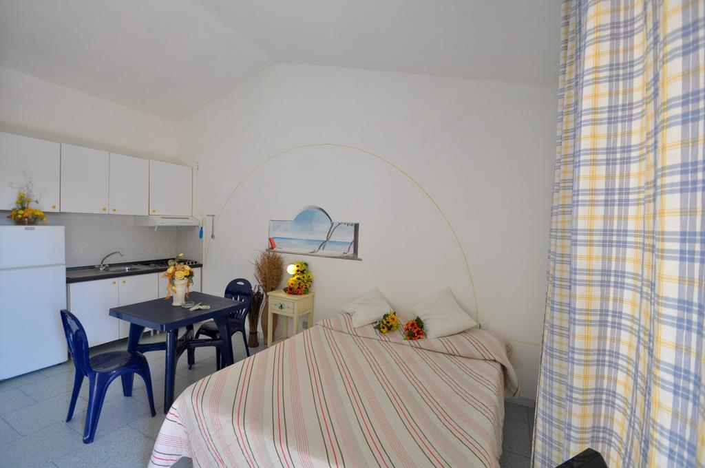Residence Le Onde Badesi Εξωτερικό φωτογραφία