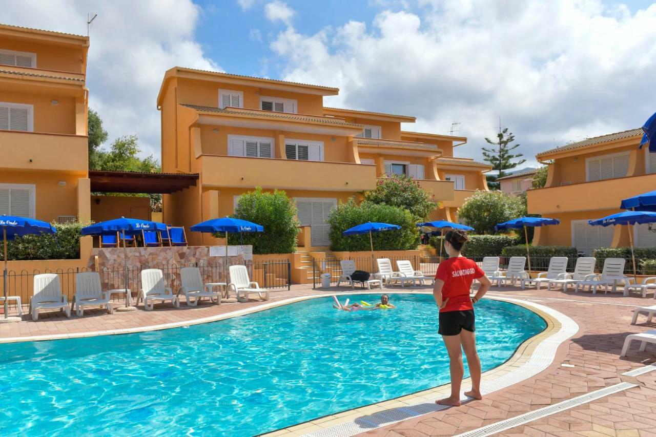 Residence Le Onde Badesi Εξωτερικό φωτογραφία