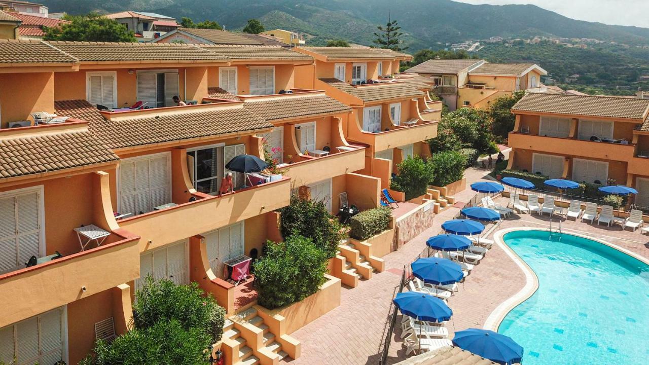 Residence Le Onde Badesi Εξωτερικό φωτογραφία