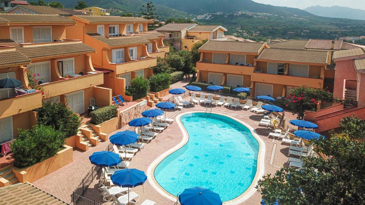 Residence Le Onde Badesi Εξωτερικό φωτογραφία